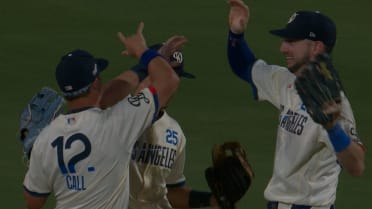 Scott sella el salvamento con ponche