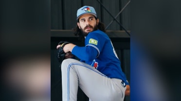 Dylan Cease throws bullpen session at spring camp