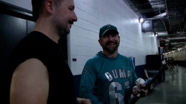 Big Dumper fan meets Raleigh after getting HR ball