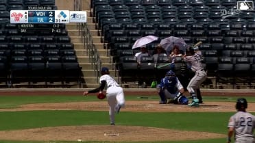 Marek Houston singles on a line drive to center fielder Chris Newell. Graham Brown scores. Quinn McDaniel to 2nd.
