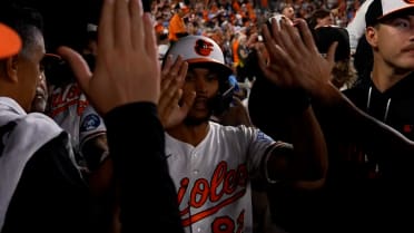 Jeremiah Jackson anota la carrera del empate