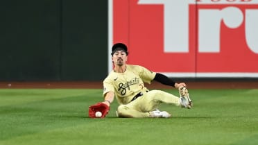 Dansby Swanson's single upheld after challenge