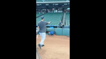 Julio Rodriguez wins a fan's shoes in BP