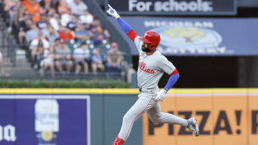 Derek Hill's solo home run (7)
