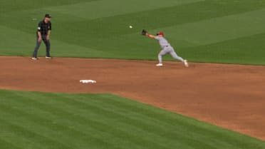 Matt McLain hace una gran atrapada