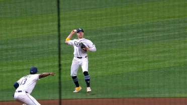 Taylor Walls retira a Coby Mayo