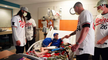 Twins visit children's hospitals