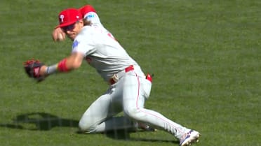 Bryson Stott's smooth sliding stop