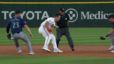 Julio Rodríguez nabs Wyatt Langford at second base