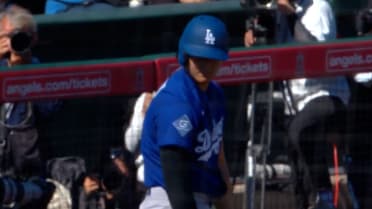Shohei Ohtani uses quick reflexes to dodge foul ball