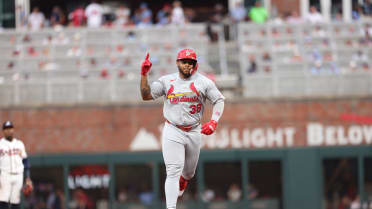 Nelson Velázquez's solo home run (3)