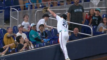 Graham Pauley's amazing catch to end the inning