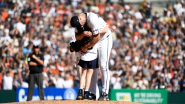 Justin Verlander and his daughter share moment