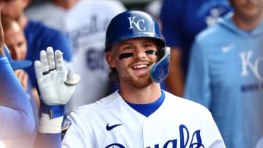 Bobby Witt Jr. pega jonrón solitario 