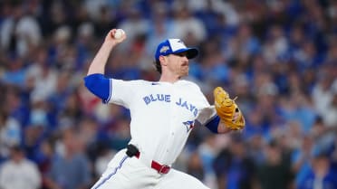 Shane Bieber fans Cal Raleigh