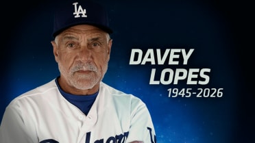 Dodgers have a moment of silence for Davey Lopes