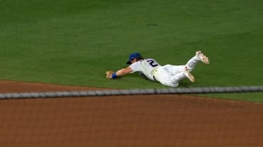 Nico Hoerner's impressive diving play