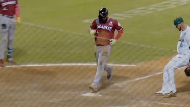 Luis García scores winning run on wild pitch