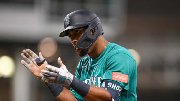 Julio Rodríguez's RBI single extends Mariners' lead