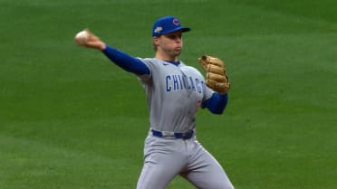 Nico Hoerner inicia un doble play para cerrar la 5ta