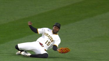 Oneil Cruz's nice sliding catch