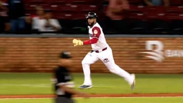 Luis García Jr.'s two-run single