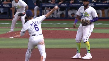 Taylor Walls' spectacular diving play
