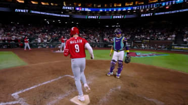 Matt McLain pega HR solitario 
