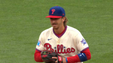 Phillies nab Schneemann with nice heads-up play