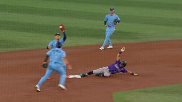 Rockies desafían corredor a salvo en 2da