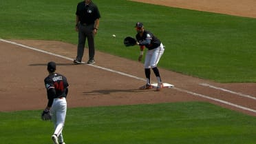 Yoendrys Gómez inicia sensacional doble play