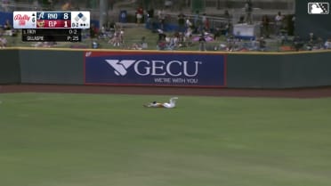 Jase Bowen goes full horizontal to make the catch