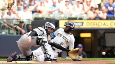 Jackson Chourio scores on a throwing error