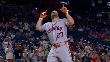 Jose Altuve's solo homer run (10)