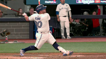 Alejandro Kirk pega jonrón de dos carreras