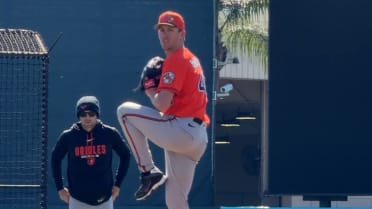 Chris Bassitt tosses live BP at O's camp