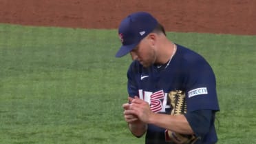 Freeland poncha a dos en relevo