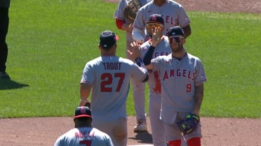 Farris consigue su 1er salvado