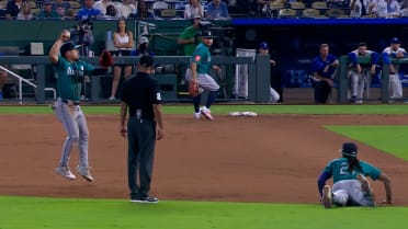 J.P. Crawford, Leo Rivas combine for ridiculous play