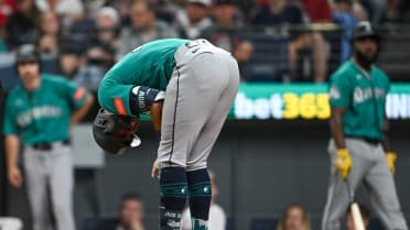 Julio Rodríguez has hand discomfort from hit by pitch