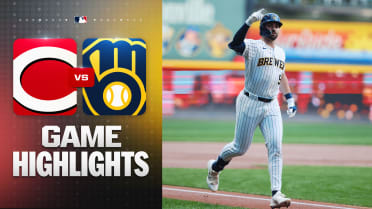 Mitchell's four RBIs paces Brewers' offense in win