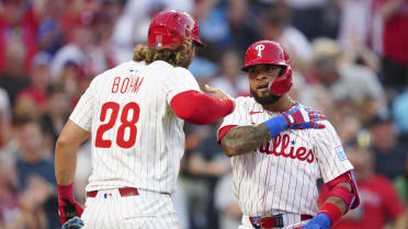 Phillies score five runs in the 4th inning
