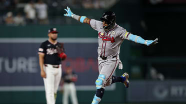 Ronald Acuña Jr.'s solo homer (17)