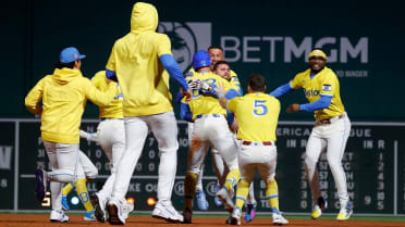 Wilyer Abreu walks it off for the Red Sox!