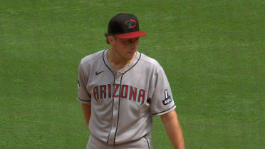 Brandon Pfaadt abanica a Freddy Fermin