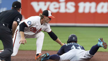 Adley Rutschman nabs Julio Rodríguez at second