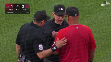 Eugenio Suárez stays on second after confirmed review