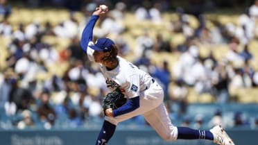 Tyler Glasnow comienza su salida con un ponche