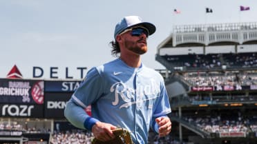 Bobby Witt Jr.'s sweet backhanded play