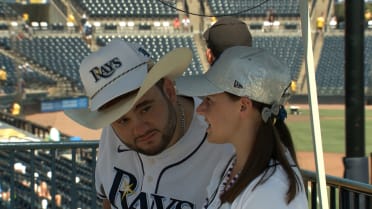 Rays host stars from 'Love on the Spectrum'
